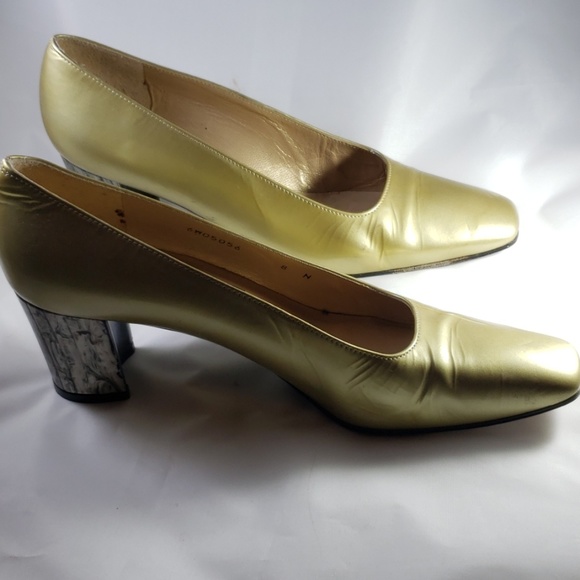 Stuart Weitzman Gold High Heel Size 8 N - Picture 4 of 8